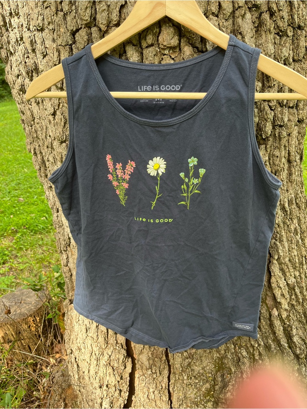 ⭐️Life Is Good Crusher Graphic Tank in size M - Picture 2 of 5